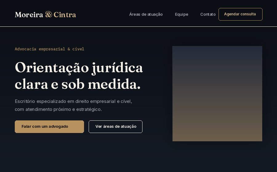 Site institucional para escritório de advocacia, com paleta azul-marinho e dourado